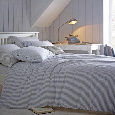 bed linen white blue striped