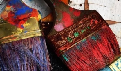 Painting a design on linen fabric